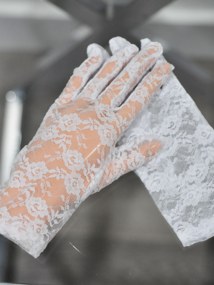 Modest Elegant Victorian Lady White Lace Vintage Wedding Gloves
