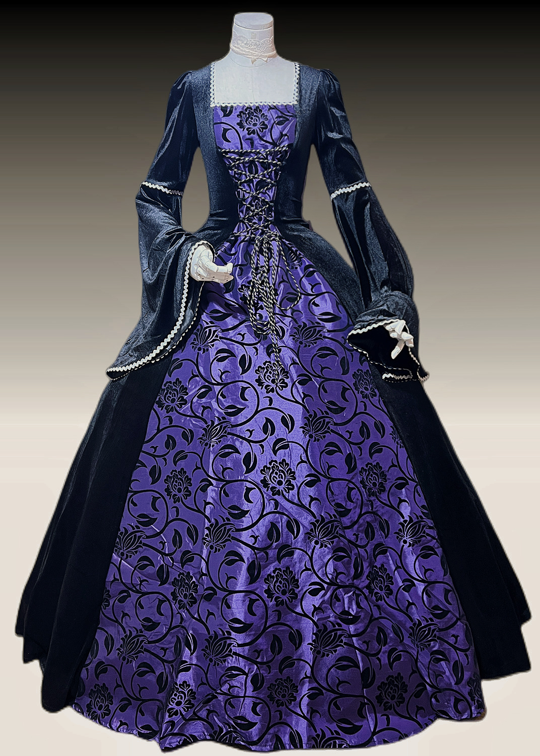 Medieval Lady Renaissance Regal Brocade Velvet Gown Game of Thrones ...